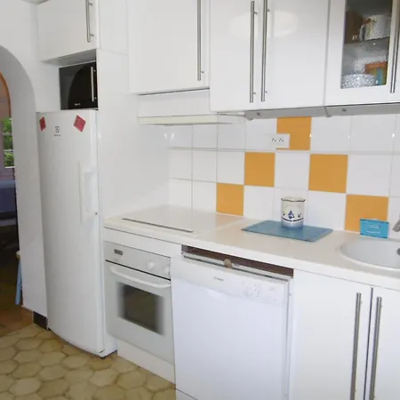Maison Spacieuse Pres De La Pour 12 Pers A - Fr-1-823-94 Holiday home *