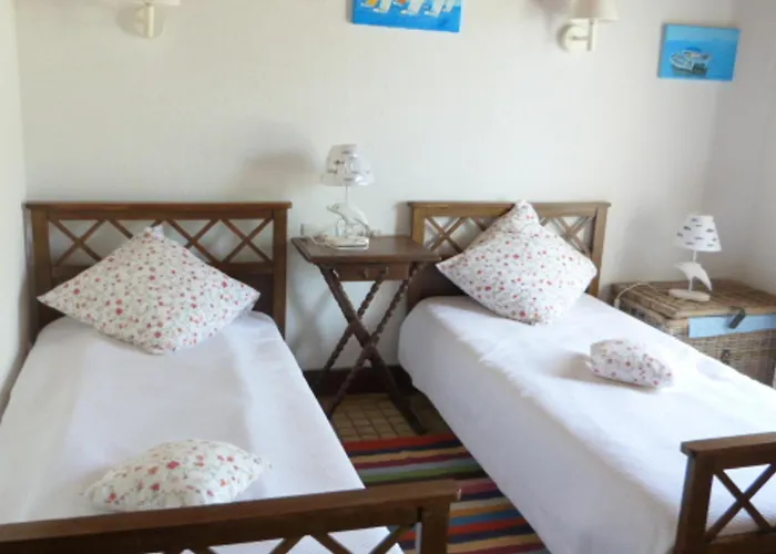 Maison Spacieuse Près De La Pour 12 Pers à - Fr-1-823-94 *