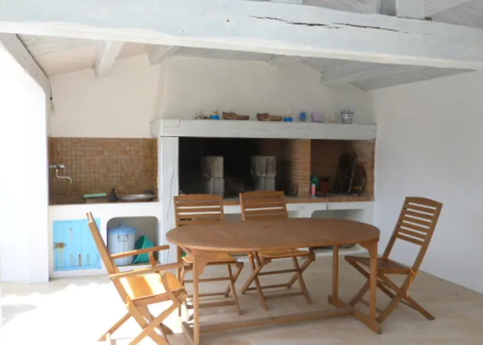 Maison Spacieuse Près De La Pour 12 Pers à - Fr-1-823-94 Barbâtre